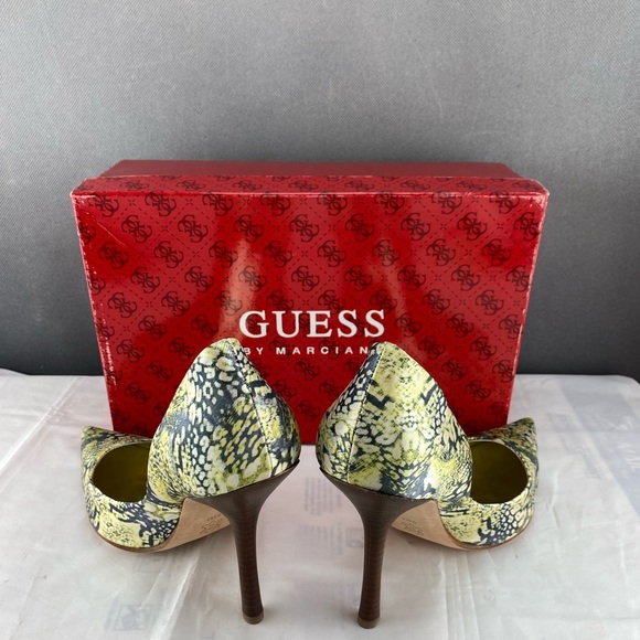 Women Heels - Picture 3 of 3